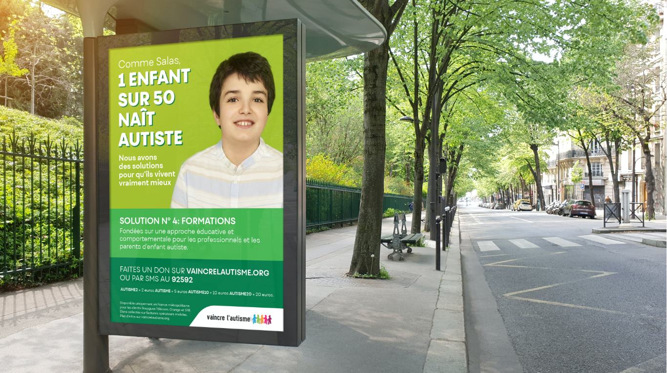Vaincre l’Autisme poster at a bus stop